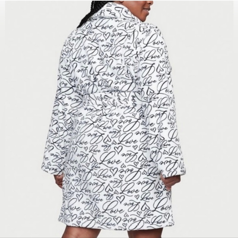 victoria secret plush bath robe size xs black and white love all over print